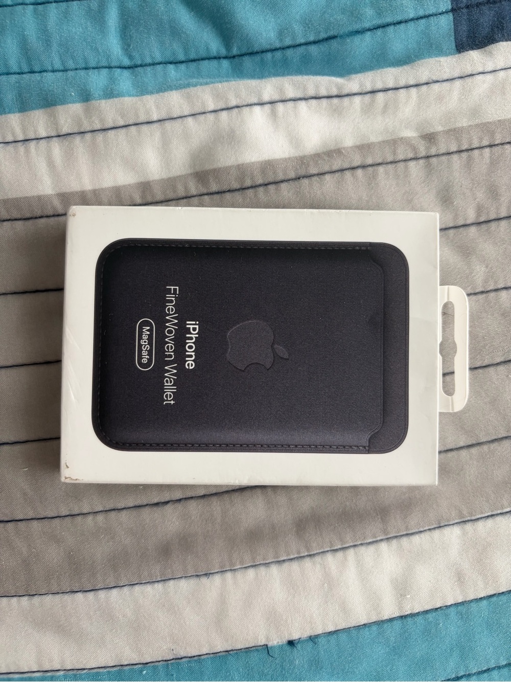 Apple FineWoven MagSafe Wallet in Black